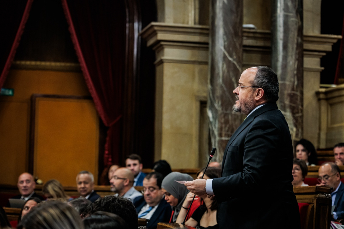 Alejandro Fernández a Illa: “Usted ha perfeccionado el modelo okupa de Ada Colau”